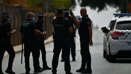 Agentes de la Policía Local de Ceuta, durante un operativo