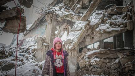 Una niña ante edificios destrozados en el distrito de Jabal ez-Zawiya, en Idlib (Siria), el pasado 13 de marzo. 