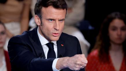 Emmanuel Macron, durante el debate de anoche. 