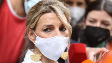 Yolanda Díaz atiende a los medios durante un acto reciente.