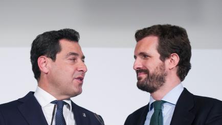 El presidente de la Junta de Andalucía, Juan Manuel Moreno, y el presidente del PP, Pablo Casado.