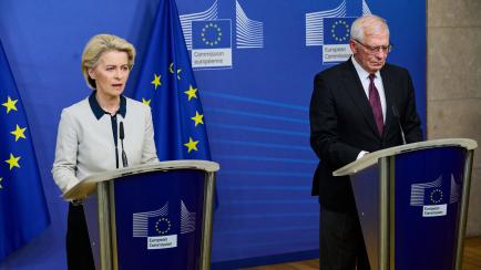 La presidenta de la Comisión Europea, Ursula von der Leyen, y el alto representante de la Unión para Asuntos Exteriores y Política de Seguridad, Josep Borrell.