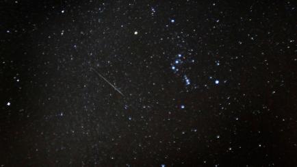 Imagen de archivo de una lluvia de meteoritos vista desde El Teide (Tenerife) en diciembre de 2012.