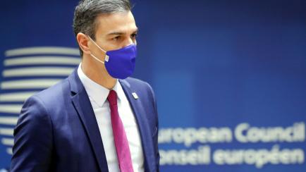 BRUSSELS, BELGIUM - OCTOBER 16: Prime Minister of Spain, Pedro Sanchez attends a face-to-face meeting on the second day of a two day EU summit, in Brussels, Belgium on October 16, 2020. (Photo by Thierry Monasse / Pool/Anadolu Agency via Getty I...