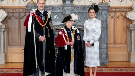WINDSOR, ENGLAND - JUNE 17: Queen Elizabeth II (C) with King Felipe VI of Spain (L) and Queen Letizia of Spain (R), after the king was invested as a Supernumerary Knight of the Garter, ahead of the Order of the Garter Service at St George's Chap...
