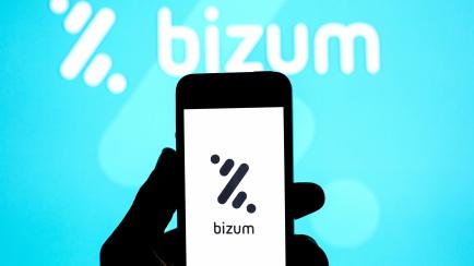SPAIN - 2021/08/11: In this photo illustration a Bizum logo seen displayed on a smartphone. (Photo Illustration by Thiago Prudencio/SOPA Images/LightRocket via Getty Images)