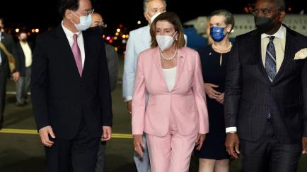 Taipei (Taiwan), 02/08/2022.- A handout photo made available by the Taiwan Ministry of Foreign Affairs shows US House Speaker Nancy Pelosi (C) being greeted by Taiwan Foreign Minister Joseph Wu (L) as she arrives at the Songshan airport in Taipe...