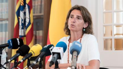 La vicepresidenta tercera del Gobierno y ministra para la Transición Ecológica, Teresa Ribera, durante la rueda de prensa celebrada este miércoles en la sede de la Delegación del Gobierno de Mahón, Menorca.