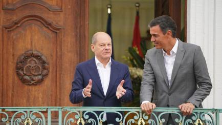 El canciller federal alemán, Olaf Scholz, y el presidente del Gobierno de España, Pedro Sánchez.