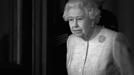 Imagen de archivo de la reina Isabel II con fecha de noviembre de 2004.