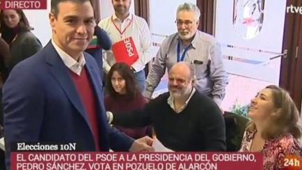 Pedro Sánchez votando
