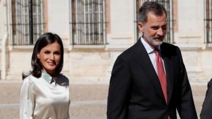 Letizia y Felipe VI acuden al almuerzo en el Palacio Real de Aranjuez con los patronos del Instituto Cervantes en octubre de 2019.