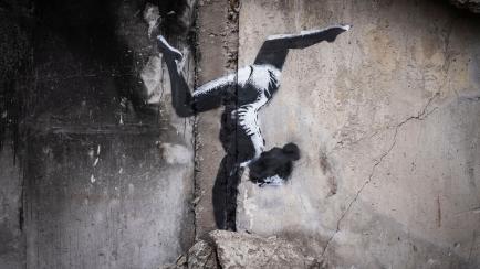 El grafiti de Banksy en un edificio en ruinas de Ucrania.