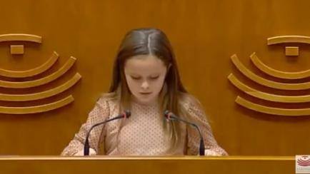 Un momento del discurso de Elsa en la Asamblea de Extremadura.