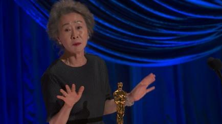 La actriz coreana Youn Yuh-jung durante su discurso en la ceremonia de los Oscar.