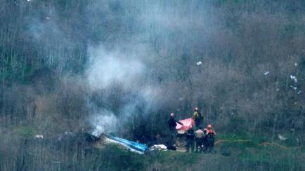 Law enforcement officers investigate the scene of a helicopter crash that killed retired basketball star Kobe Bryant in Calabasas, California, U.S., January 26, 2020.  REUTERS/Ringo Chiu