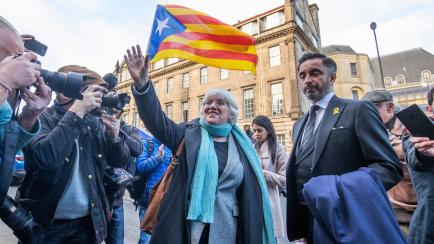 Former Catalan politician and University of St Andrews professor Clara Ponsati, alongside lawyer Aamer Anwar, leave Edinburgh Sheriff Court, Edinburgh after an extradition hearing on the charge of sedition. (Photo by Jane Barlow/PA Images via Ge...