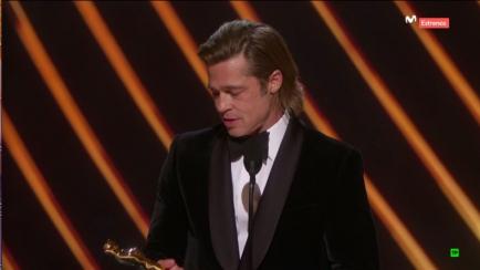 Brad Pitt, al recoger el Oscar a Mejor actor.