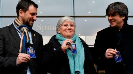 (LtoR) Former Health minister of Catalonia and MEP's Antoni Comin, former Education minister of Catalonia and MEP's Clara Ponsati and Catalan leader in exile and MEP's Carles Puigdemont pose in front of the European parliament in Brussels on Feb...