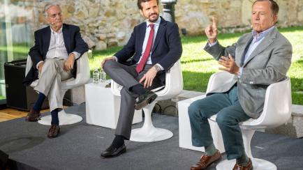 Rafael Arias-Salgado, Pablo Casado e Ignacio Camuñas, durante la jornada en la que se vertieron las polémicas declaraciones