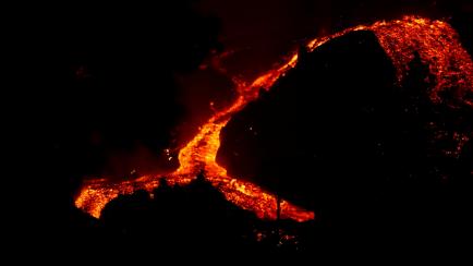 Lava flows downhill following the eruption of a volcano in the Cumbre Vieja national park at El Paso, on the Canary Island of La Palma, September 19, 2021. Pictures taken September 19, 2021. REUTERS/Borja Suarez