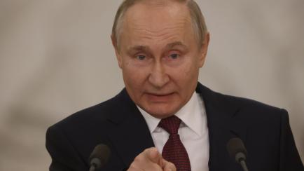 Putin gesticula ante la prensa