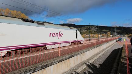 Tren de Renfe en plena ruta