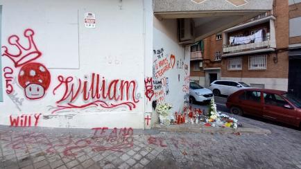 La esquina de la plaza de Villaverde donde los vecinos recuerdan al joven William, de 15 años, asesinado el pasado 4 de diciembre.