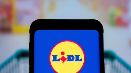 POLAND - 2020/03/23: In this photo illustration a Lidl logo seen displayed on a smartphone. (Photo by Mateusz Slodkowski/SOPA Images/LightRocket via Getty Images)