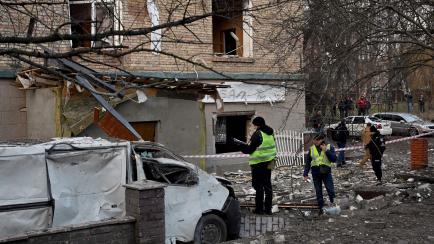 La policía investiga un ataque en Kiev.