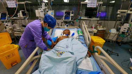 Un paciente ingresado en la UCI del hospital Suining de Sichuan 