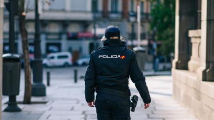 Un policía en España.