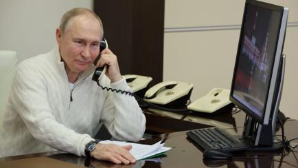 Putin, al teléfono