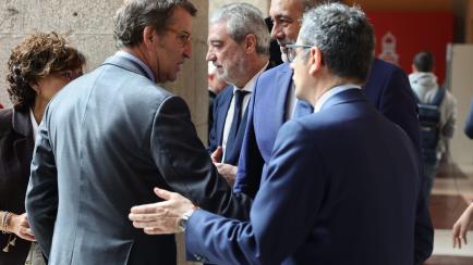 Foto de archivo del líder del PP, Alberto Núñez Feijóo, y el ministro de la Presidencia, Félix Bolaños.