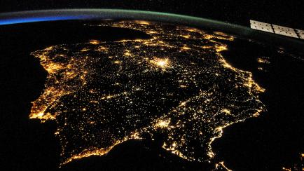 Vista satelital nocturna de España y Portugal