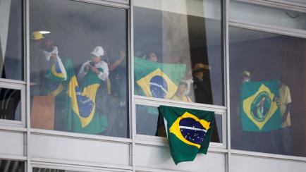 Seguidores de Bolsonaro, parapetados en el interior del Congreso de Brasil 