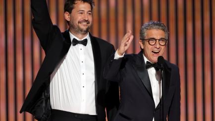 Santiago Mitre y Ricardo Darín recogen el Globo de Oro a la mejor película de habla no inglesa por 'Argentina, 1985'