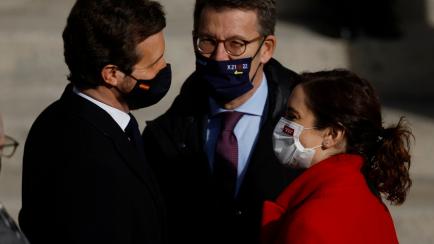 El exlíder del PP, Pablo Casado, el presidente del PP, Alberto Núñez Feijóo; y la presidenta de la Comunidad de Madrid, Isabel Díaz Ayuso.