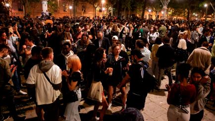 Imagen del Passeig Lluis Companys de Barcelona donde cientos de personas se concentraron tras el fin del estado de alarma.
