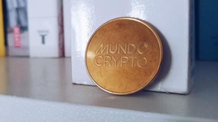 Moneda de MundoCrypto. N.G.