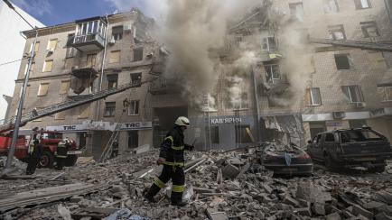 Un edificio derrumbado por el impacto de un misil ruso en la ciudad ucraniana de Kharkiv, Ucrania.