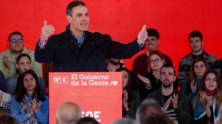 El secretario general del PSOE y presidente del Gobierno, Pedro Sánchez, durante un acto de precampaña este sábado en Sevilla.