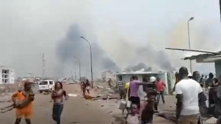 Decenas de personas huyen tras las explosiones.