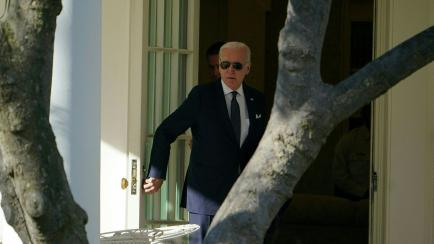 Joe Biden entrando en el Despacho Oval de la Casa Blanca 