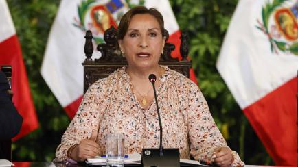 La presidenta de Perú, Dina Boluarte, durante su intervención de esta madrugada.