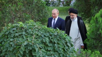 Vladimir Putin pasea con Brahim Raisi en Teherán, durante una visita oficial, el pasado 19 de julio.
