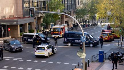 Dispositivo policial tras el envío de una carta bomba a la embajada estadounidense en España.