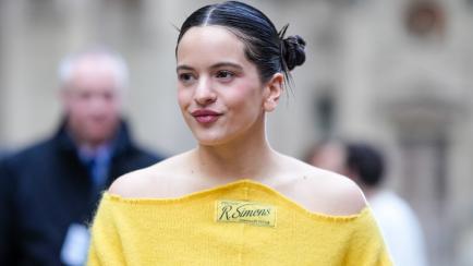 Rosalía después de participar en el desfile de Louis Vuitton en la semana de la moda en París.