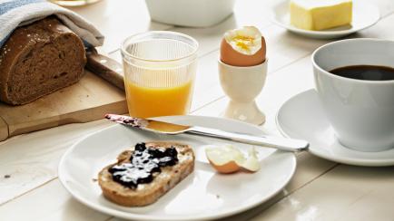 Un desayuno.
