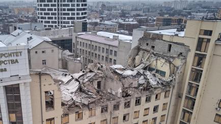 Un edificio dañado por la guerra en Ucrania.